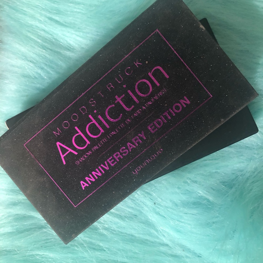 Younique Anniversary Glitter Pette